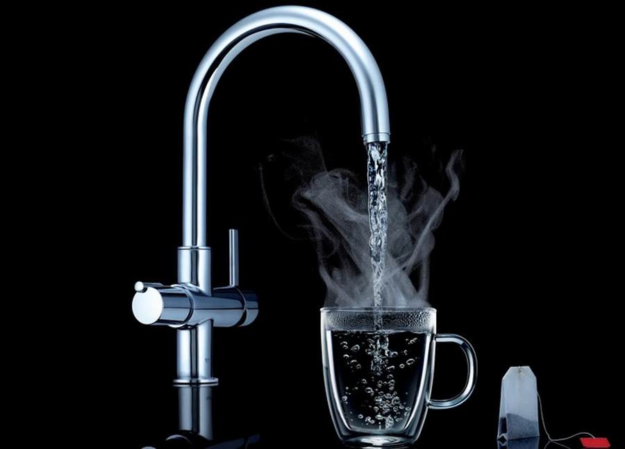 12 Unexpected Benefits of Drinking Hot Water