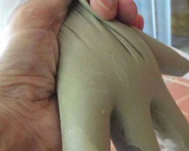 These DIY Concrete Hands Are Perfect for Holding Plants