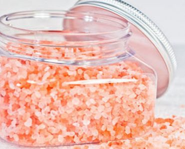 1/4 Teaspoon Of Himalayan Sea Salt Fights Toxins, Belly Fat And Pain